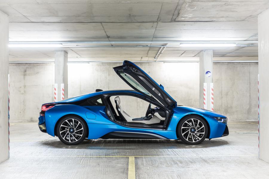  BMW i8 2014 года  (UK) (фото 2 из 69)